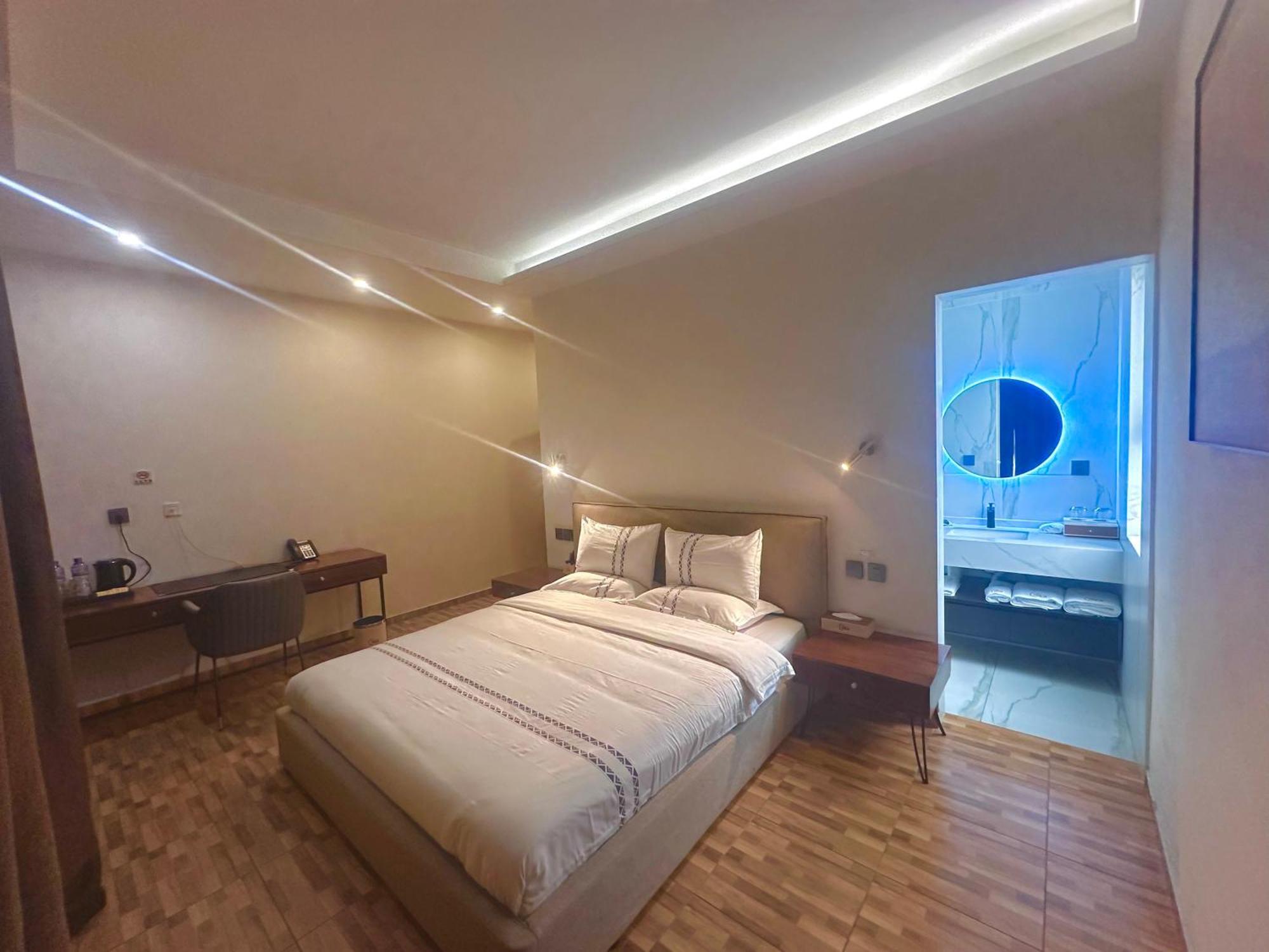 H&H Hotel Киншаса Экстерьер фото